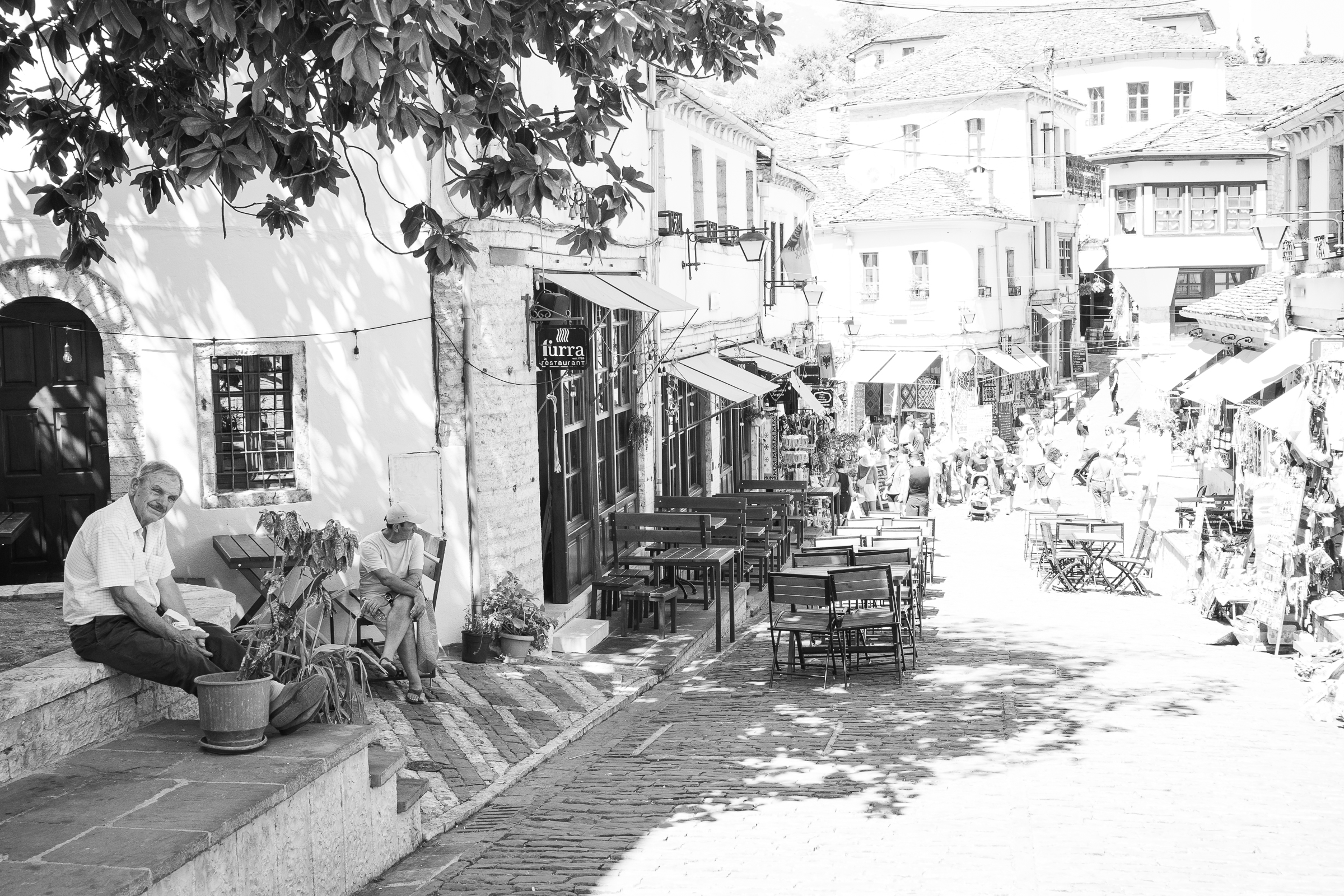 Gjirokastra Alstadt in schwarzweiss