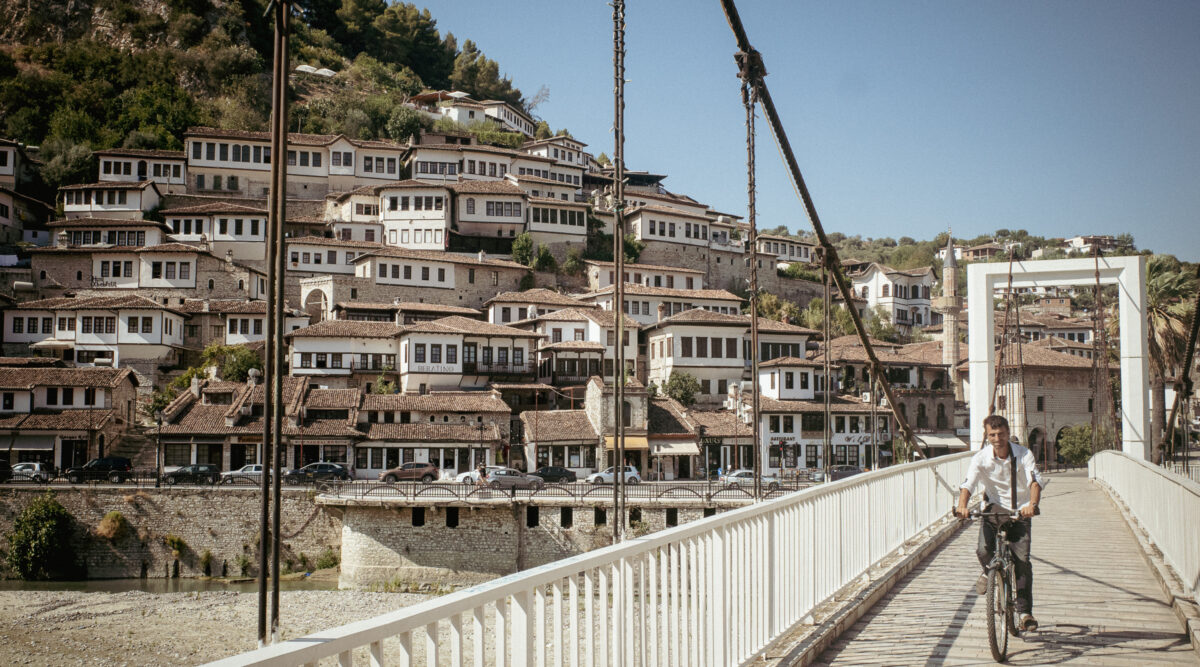 Fahrradfahrer in Berat Albanien