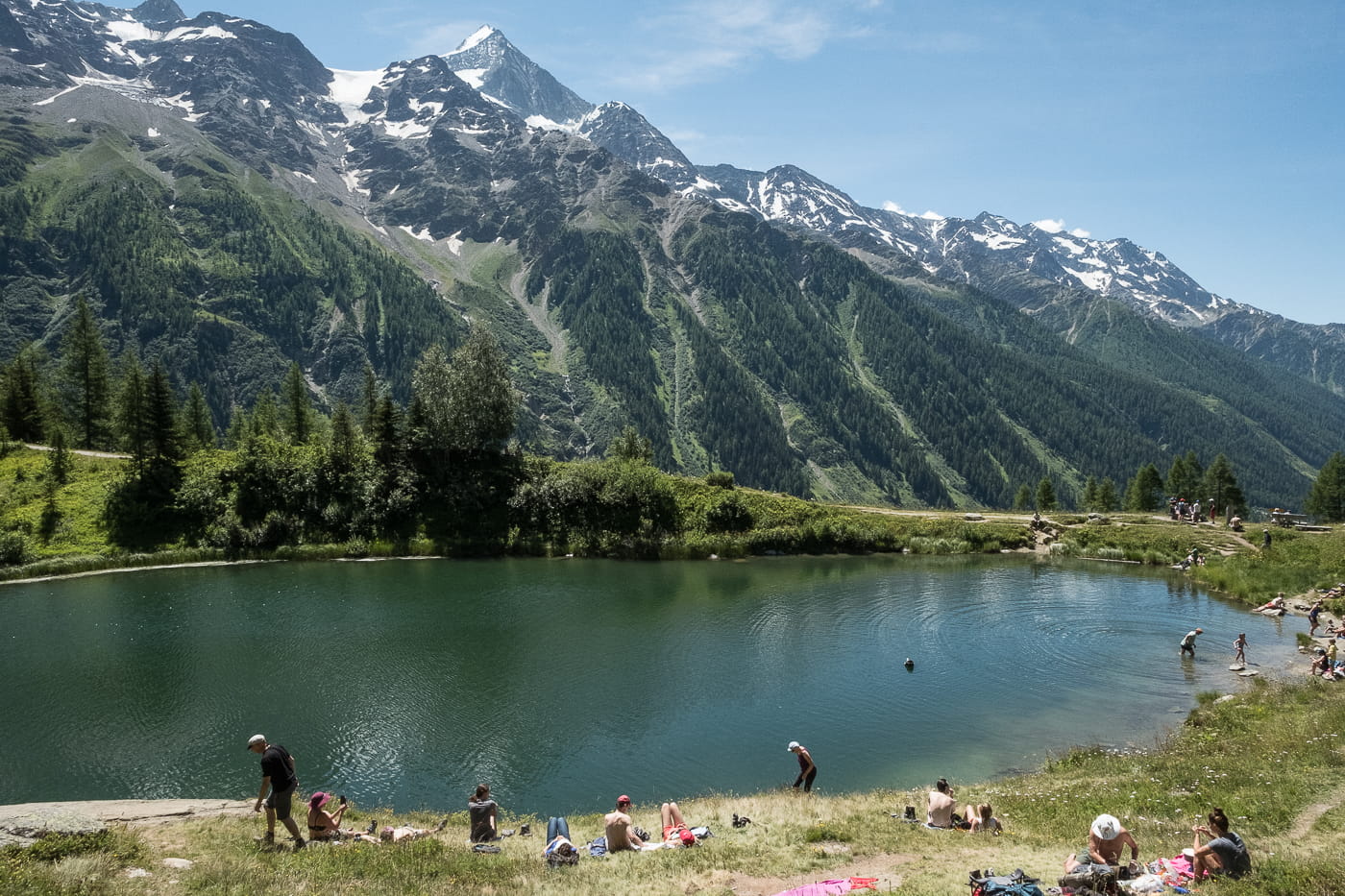 Familienwanderung beim Schwarzsee im Lötschental