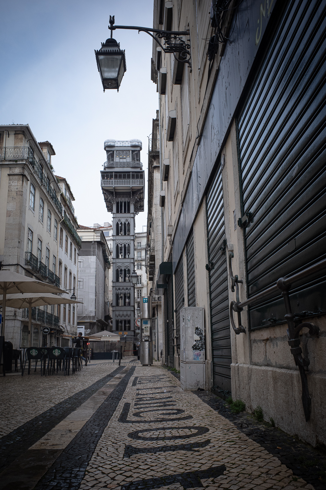 Elevador Santa Justa von unten